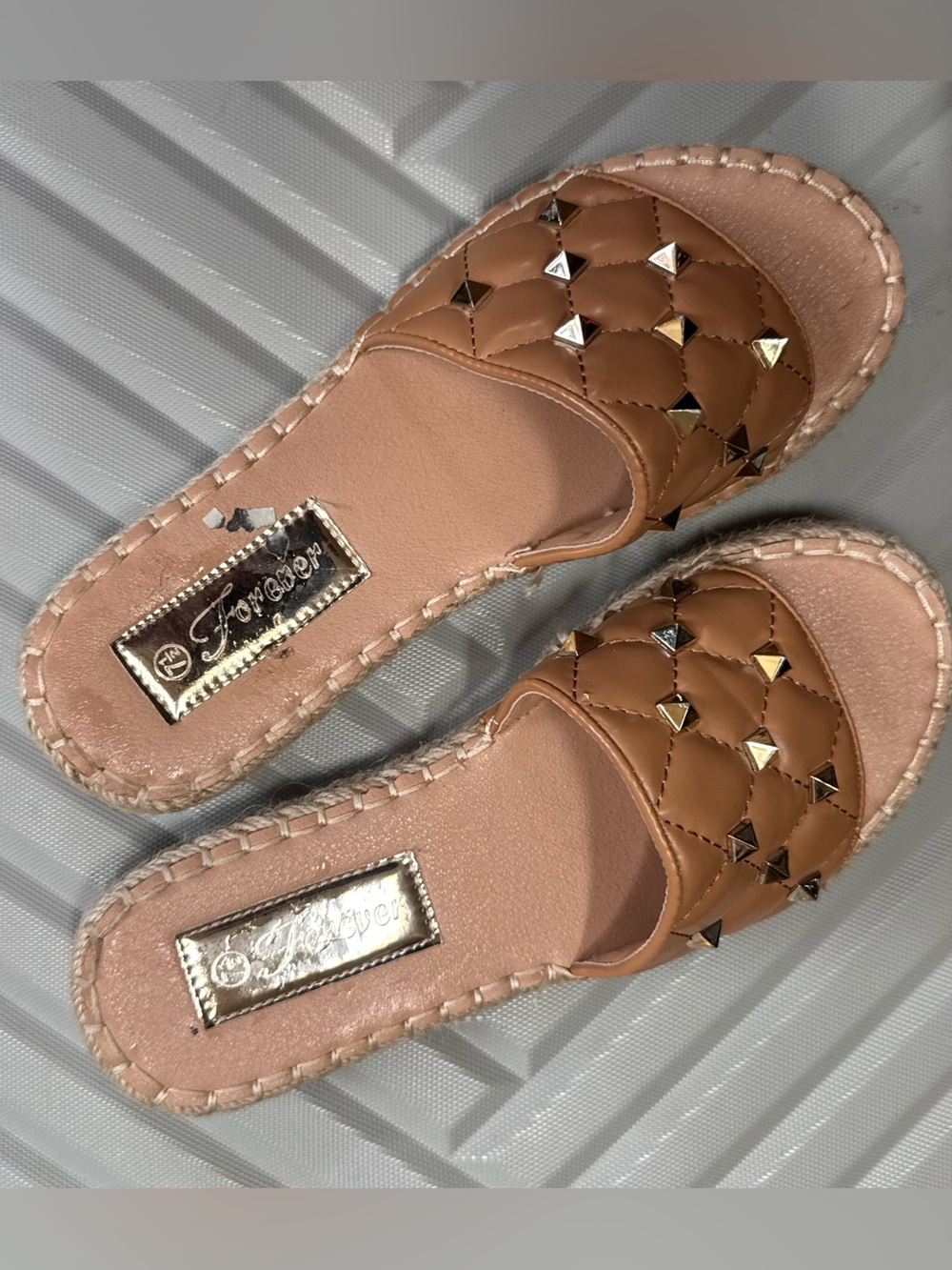 ❤️ Forever 7.5 Brown Quilted Slide Mules Shoes Party Club Gold Stud Accents (B10